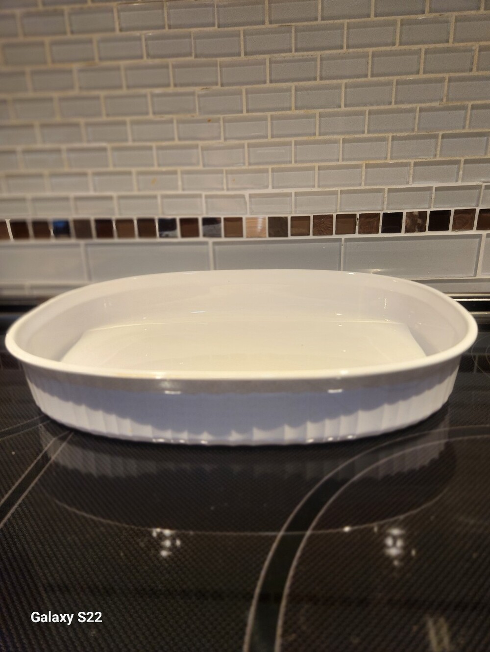 Corningware Large French White Oval Ceramic Baking Dish With Fluted Sides.  2.5L